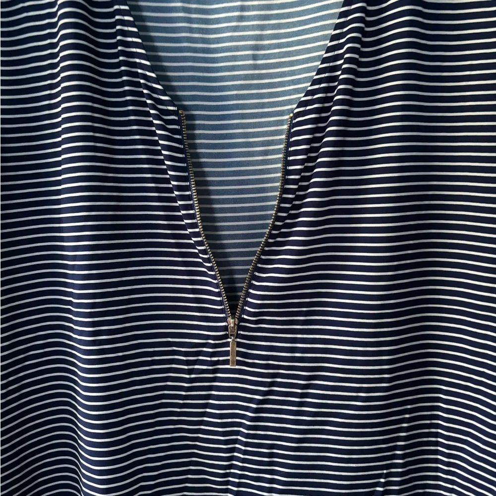 Express Navy & white‎ Striped Women's M cap sleeved top. - Picture 3 of 7